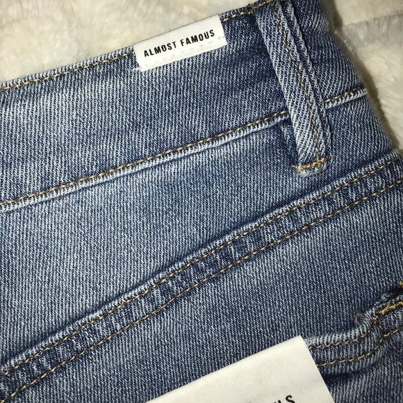 Almost Famous Jeans, Vintage Mom, Sz 7, Distressed - Picture 13 of 16